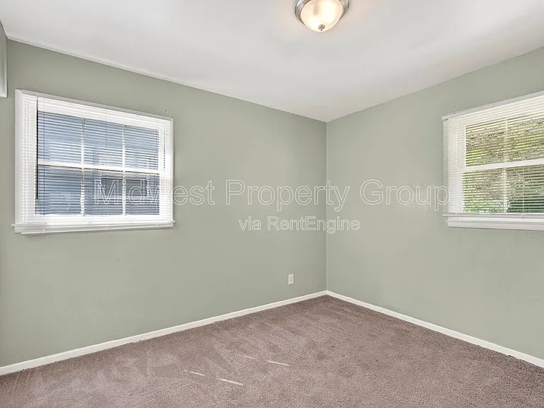409 Shepley Dr — Photo 15