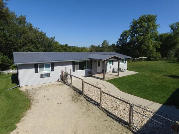 101 Union St, Clermont, IA 52135