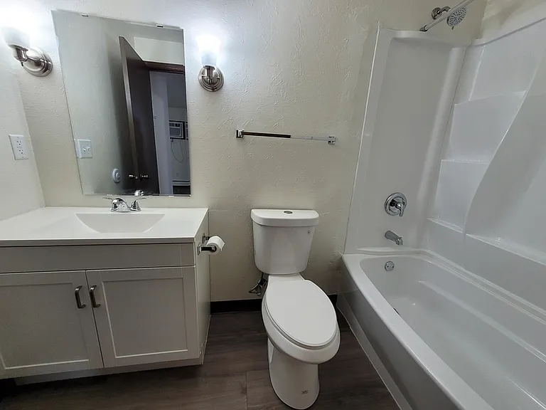 545 Spinnaker Ln #F — Photo 5