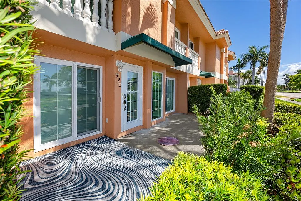 2 bed, 2.5 bath, 1956 sqft, $5,000 — Photo 4
