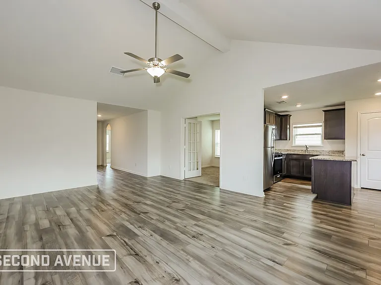 1321 Woodwinds Dr — Photo 4