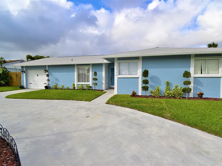 6557 Country Wood Way — Photo 1