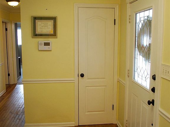 3rd image of 2804 Wesdell Ln NW
