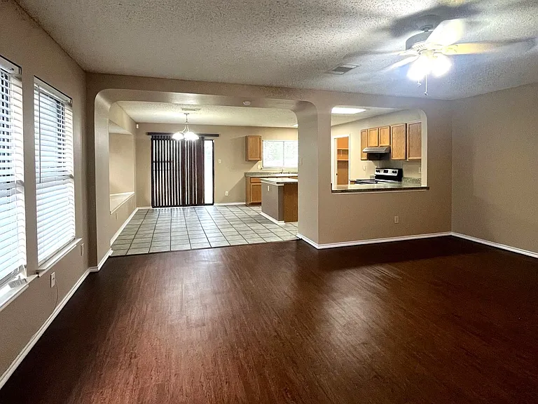 15838 Colton Wl — Photo 4