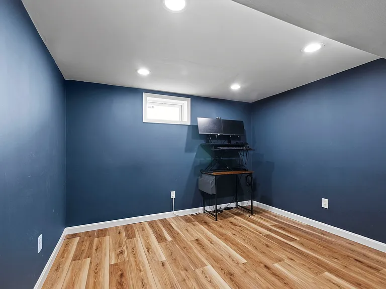 Algonquin Dr — Photo 33