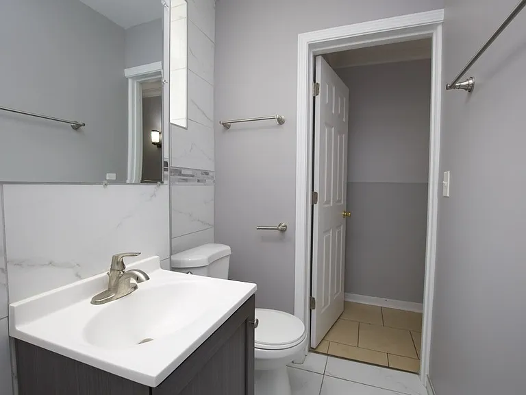 2609 W Thomas St #R2 — Photo 18