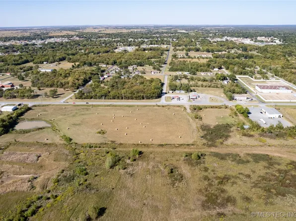 SW 15th St, Wagoner, OK 74467