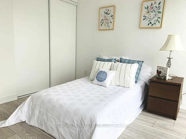 159 Wellesley St E #1602 — Photo 7