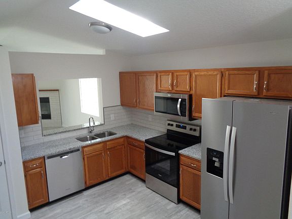 3rd image of 3017 Caroline Crest Dr E