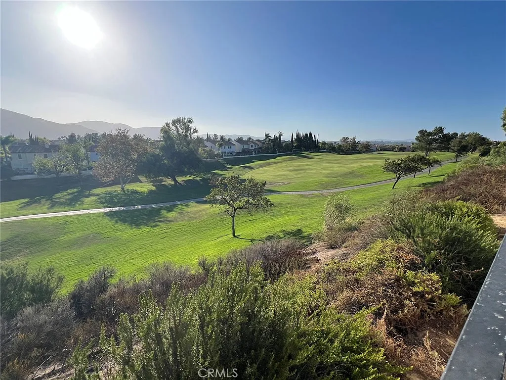 5 bed, 3393 sqft, $3,850 — Photo 4