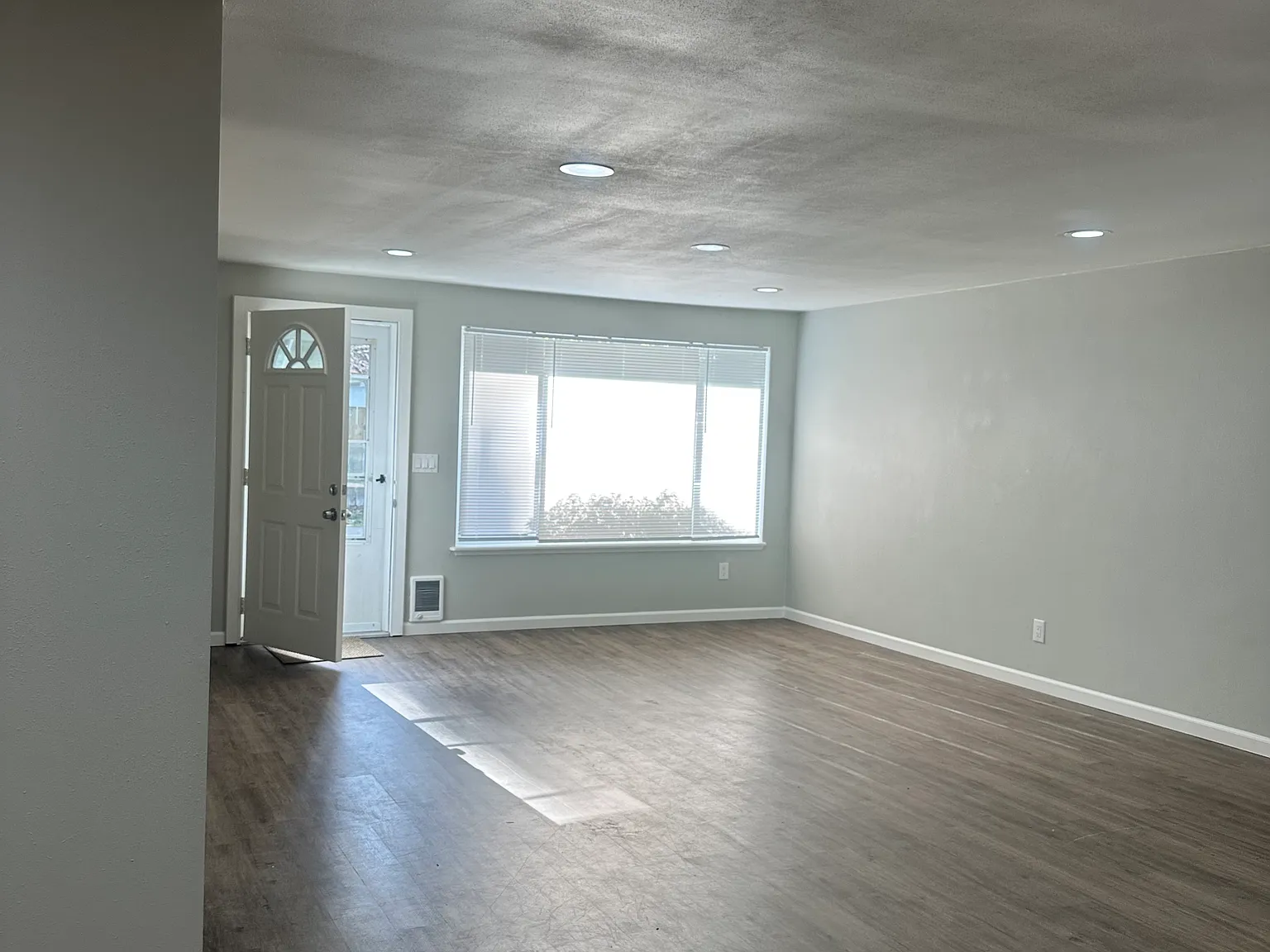 4 bed, 1950 sqft, $3,500 — Photo 3