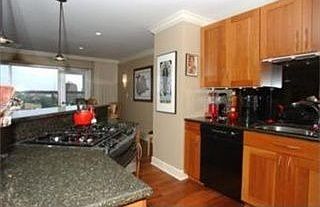 3rd image of 121 W 48th St APT 1108