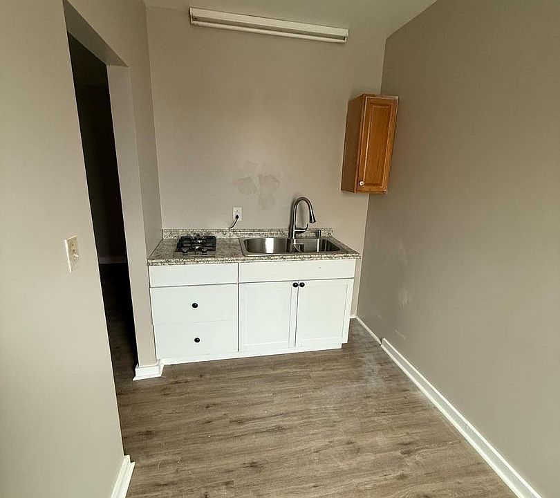 2nd image of 516 E Willow St APT B11