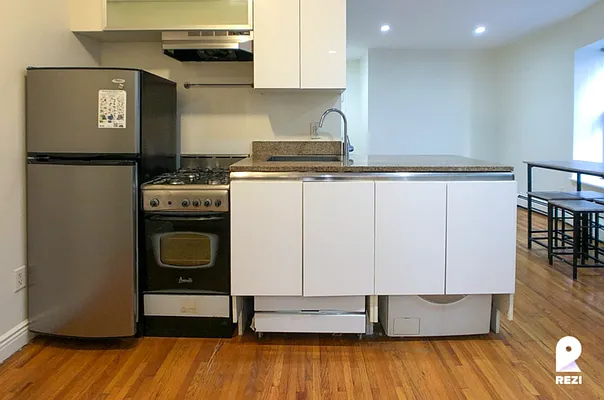 Rented by REZI | media 26