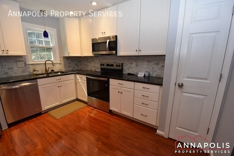 364 ellenham court — Photo 4