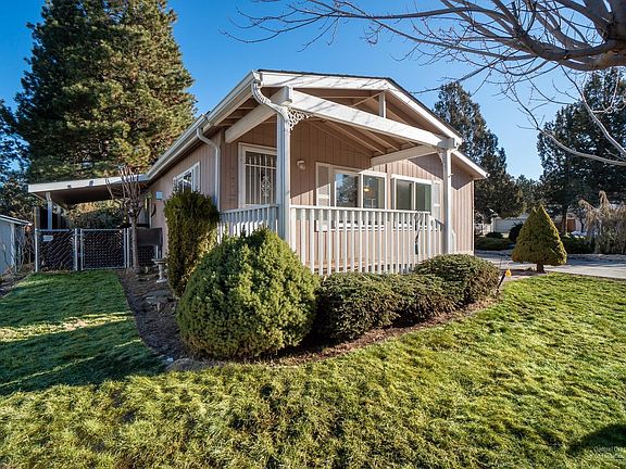 3rd image of 1738 SE Hiddenwood Pl