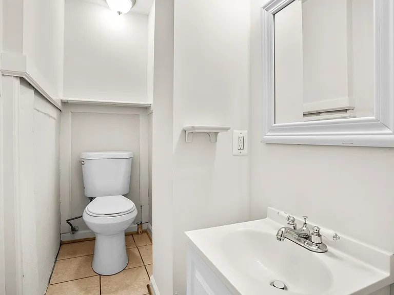 235 S Highland Ave — Photo 5