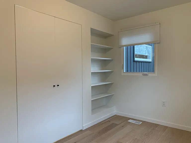 601 E Washington St — Photo 23