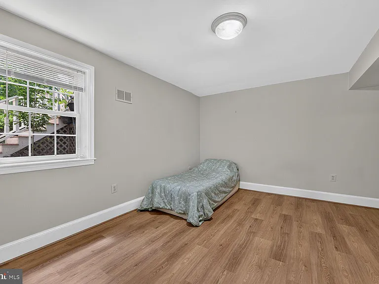 380 Clagett St SW — Photo 28