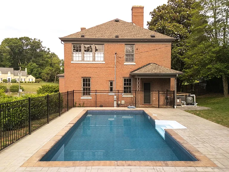 290 Long Crescent Dr — Photo 6