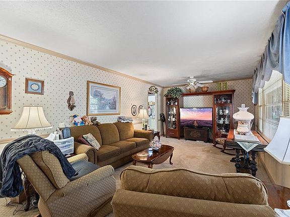 4th image of 589 Creek View Dr