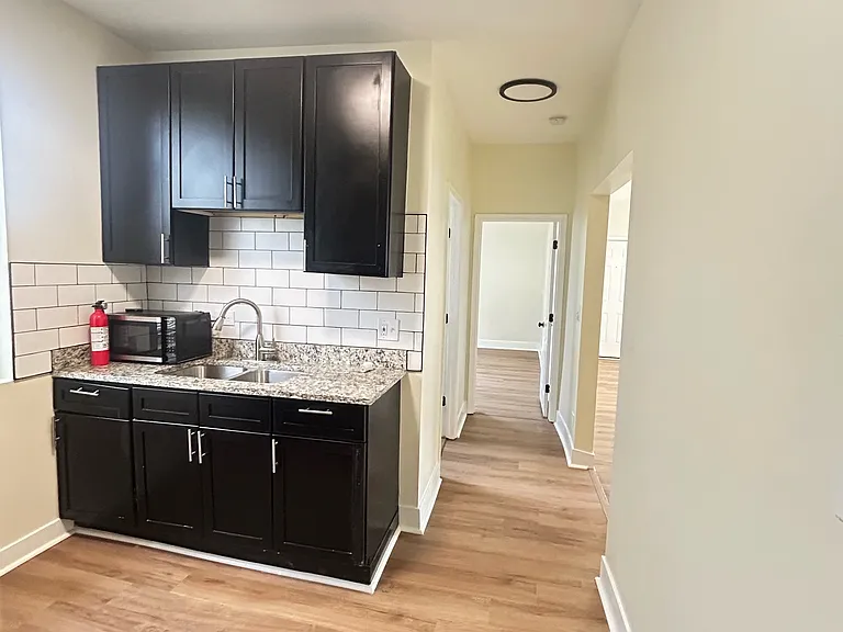 1006 W 77th St #2 — Photo 13