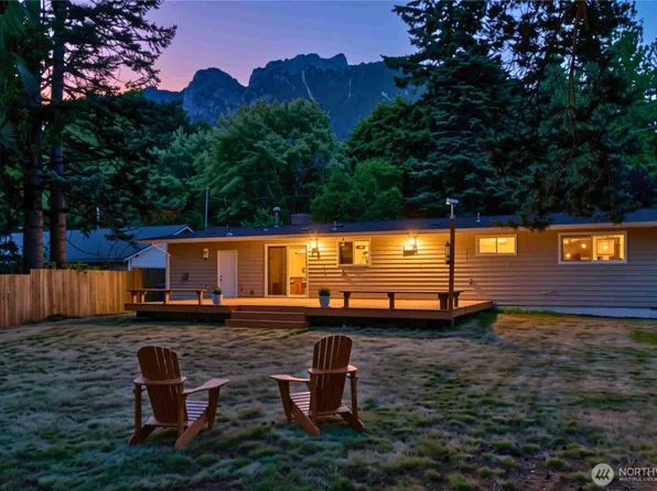 413 Thrasher Avenue NE, North Bend, WA 98045