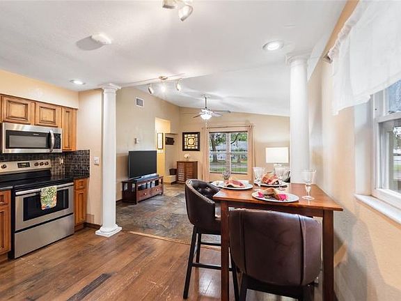 4th image of 919 Alicia Ave