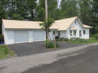 7957 Cornwell Rd, Baldwinsville, NY 13027