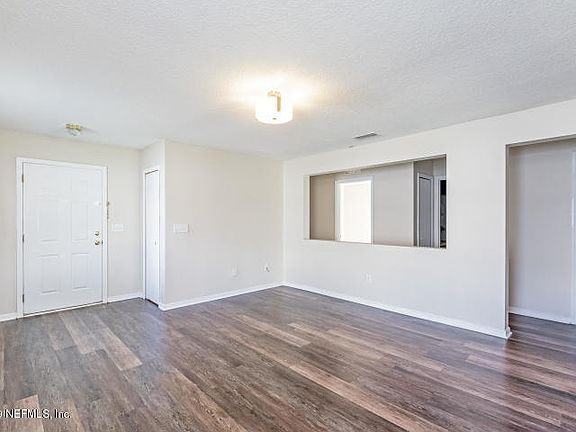 3rd image of 129 Brays Island Ln