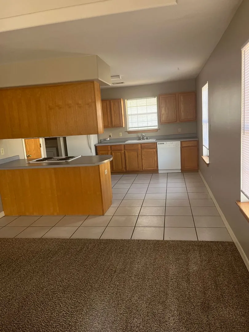 Eagle-2617 South 56th (6 Plex) — Photo 2