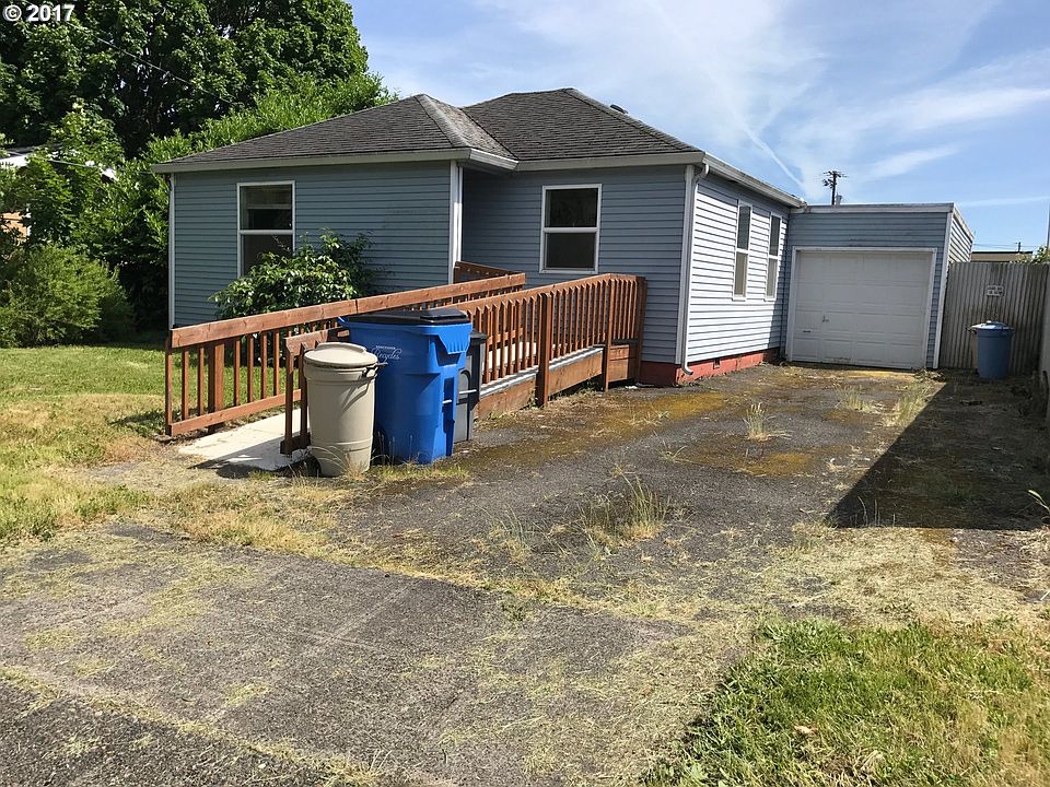 1st image of 2603 E 8th St