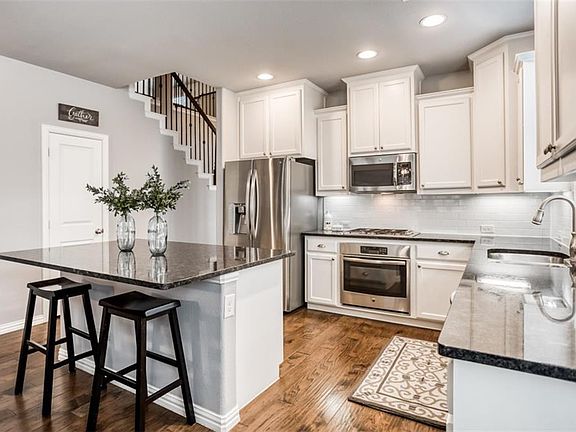 5th image of 3203 Franklin Ave