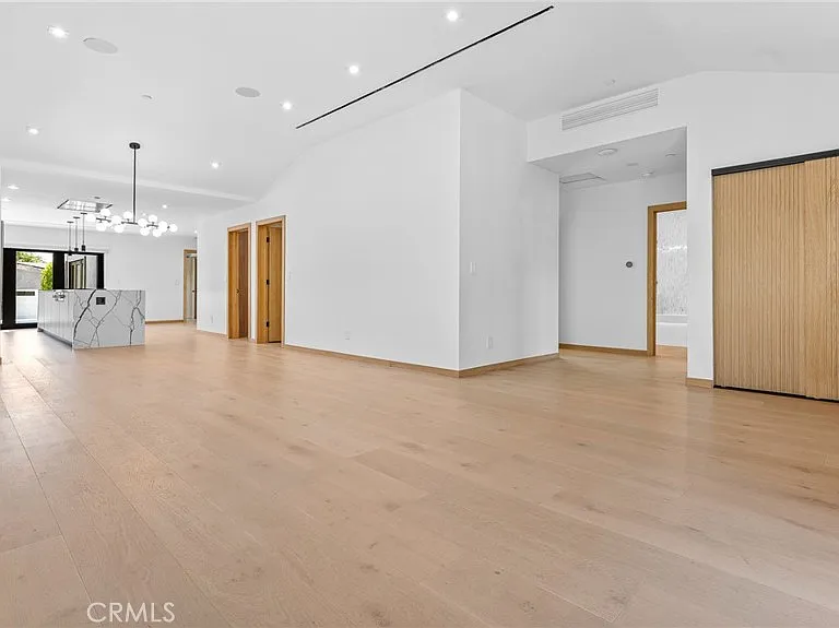 514 W Washington Blvd — Photo 5