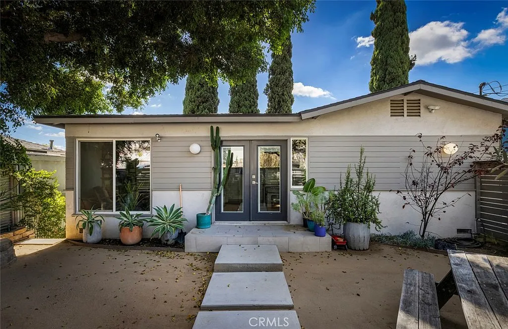 2 bed, 782 sqft, $3,995 — Photo 1