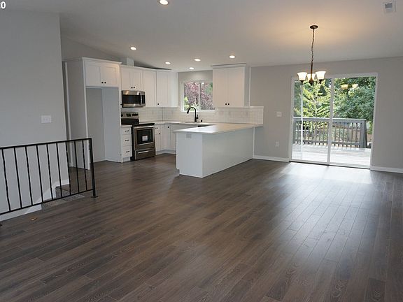 4th image of 3302 NE 130th Ct