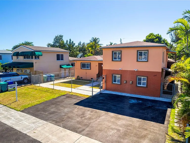 3360 SW 6th St #TOP — Photo 2