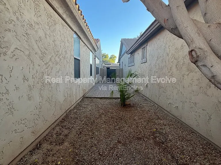 3454 E Constitution Dr — Photo 35
