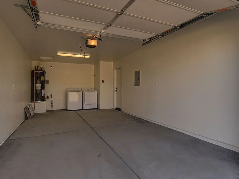 3027 N Corrine Dr — Photo 19