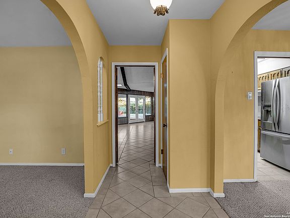 4th image of 426 Balfour Dr