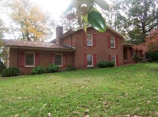 5556 Clearlake Dr, Hickory, NC 28601