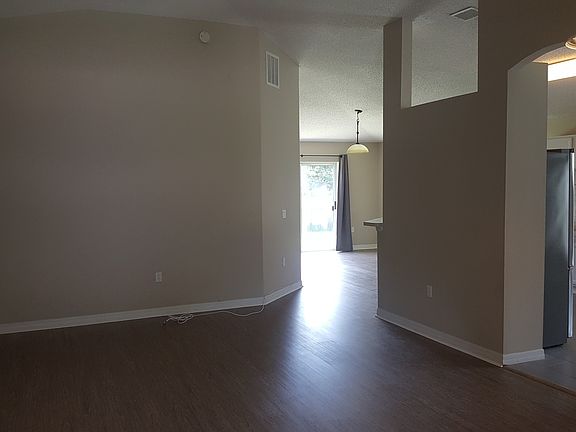 5th image of 324 Dahoon Holly Dr