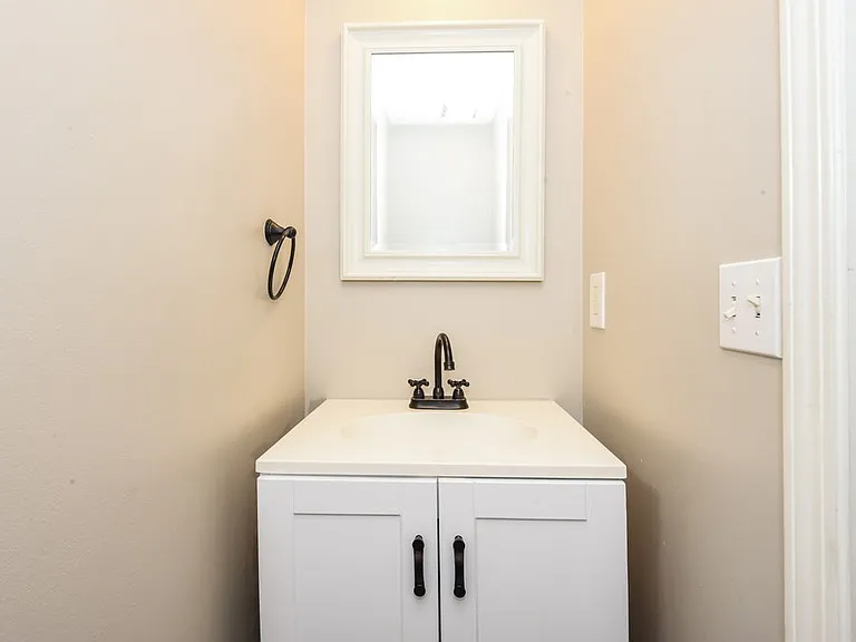 124 Drury Ln — Photo 16