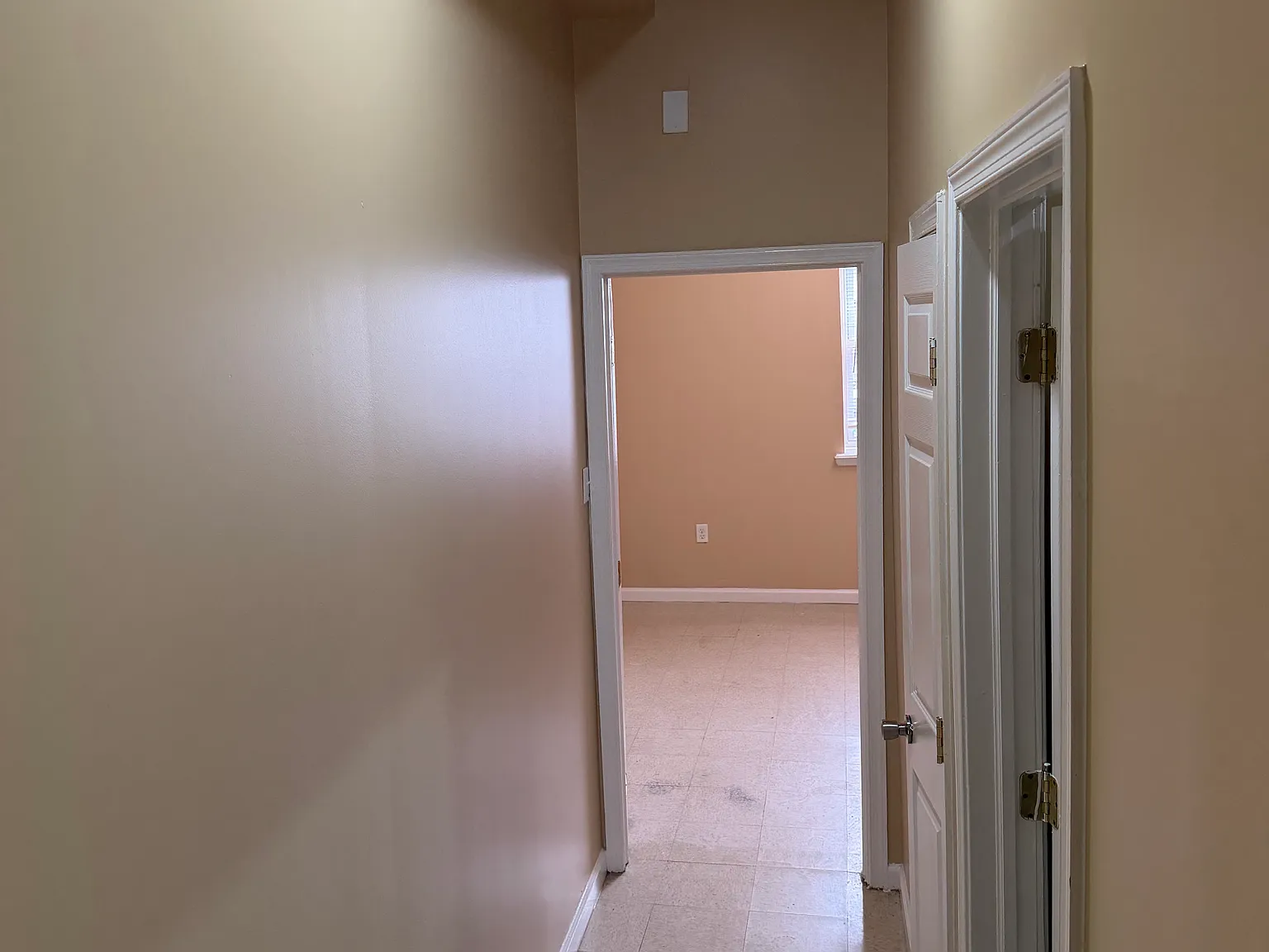 1 bed, 640 sqft, $1,000 — Photo 3