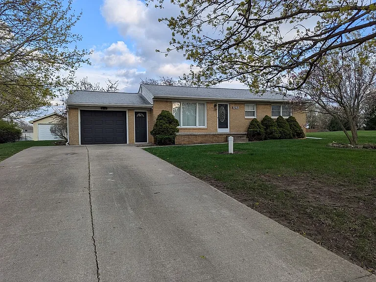 3292 Frederick St — Photo 26