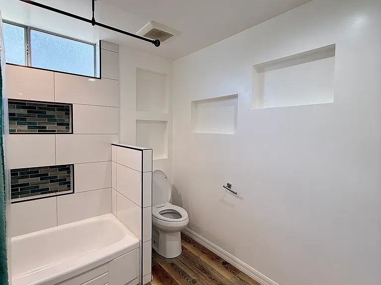 15942 Londelius St — Photo 17