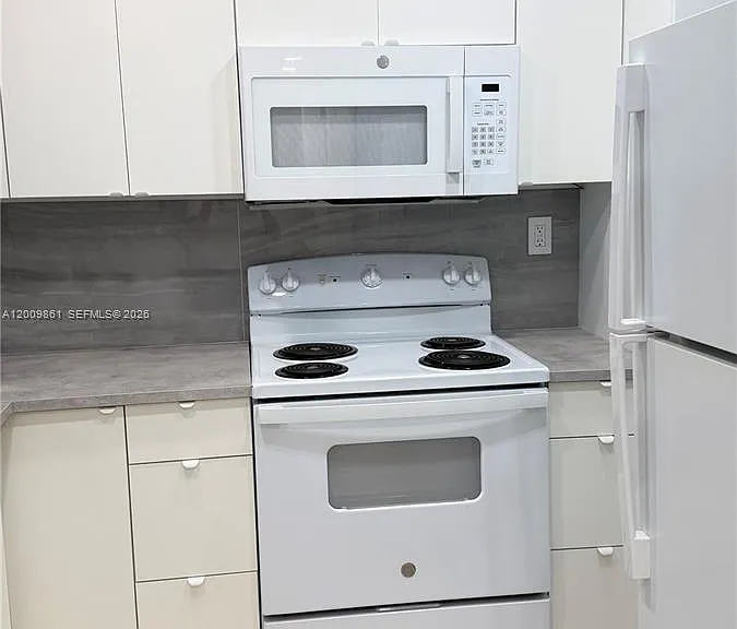 16465 NE 22nd Ave #105 — Photo 8
