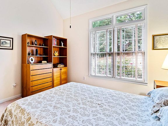 5th image of 355 Longwood Pl