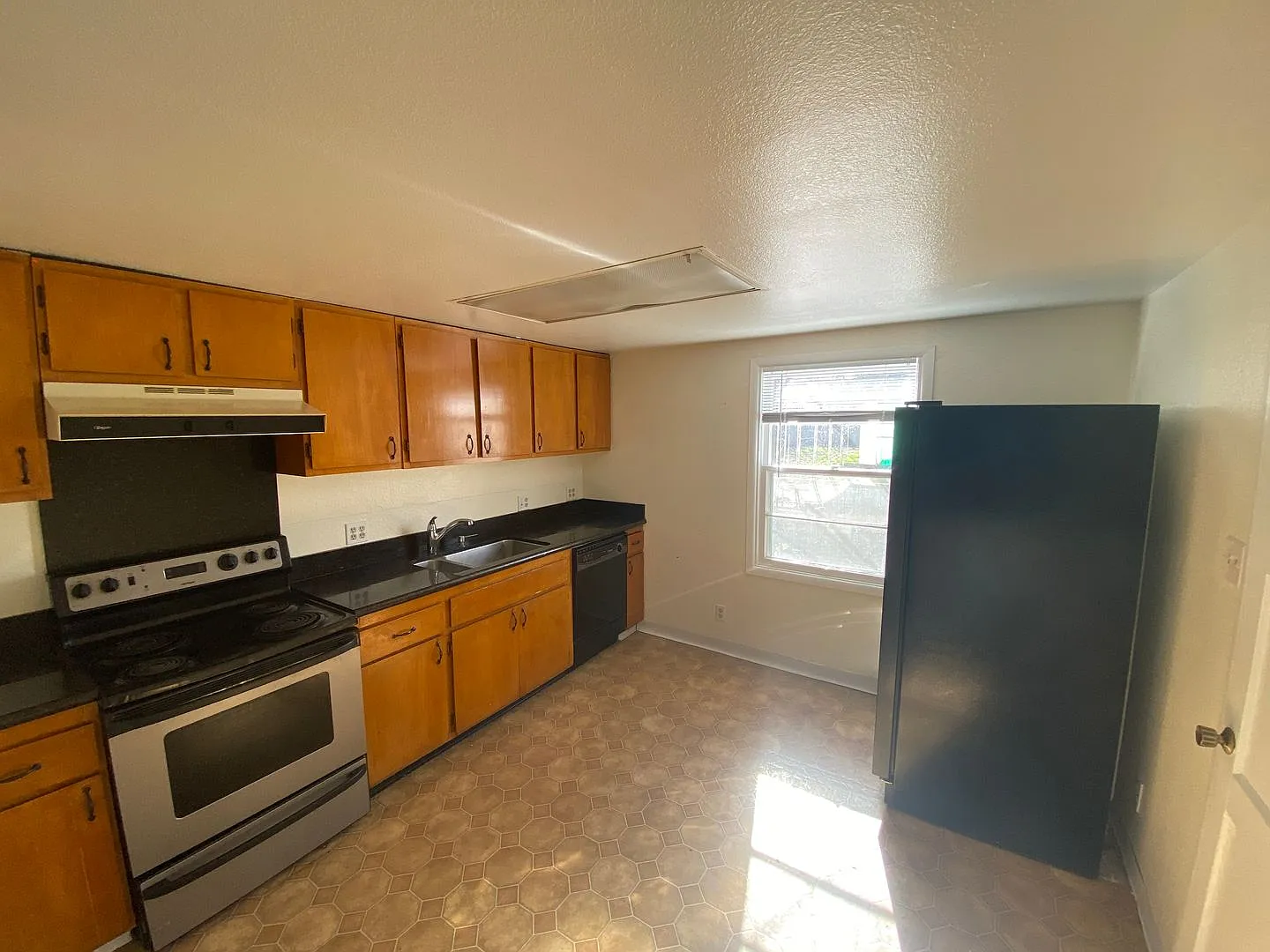 North Reno - 3 Bed 1.5 Bath - New Carpet & Paint — Photo 4