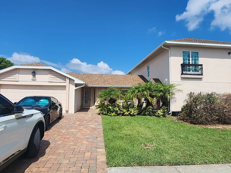 610 Palm Dr — Photo 1